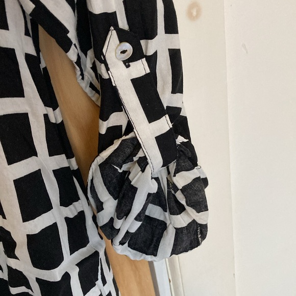 Black and white blouse - Picture 2 of 5